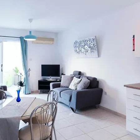 1 Bedroom Pool View In Kapparis Paralimni